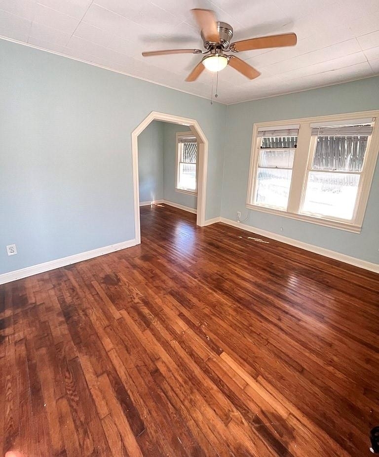 1011 9th St - Photo 2