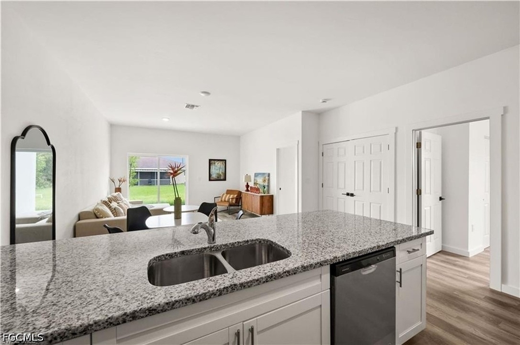 716 Gordon Avenue S - Photo 4
