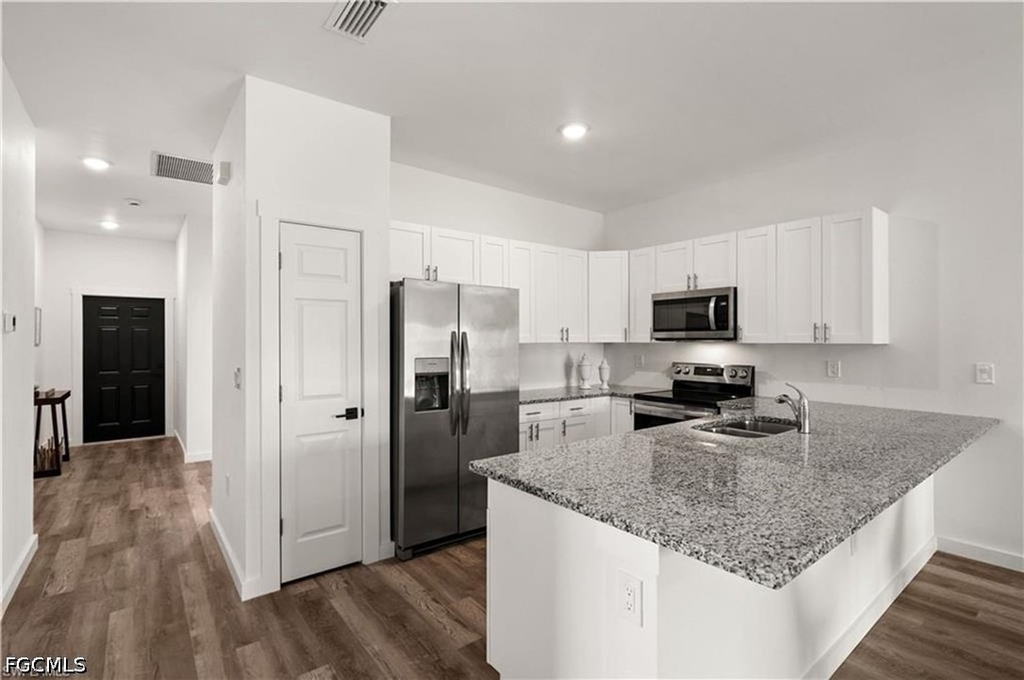 716 Gordon Avenue S - Photo 2