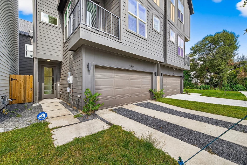 3315 Daphne Street - Photo 3