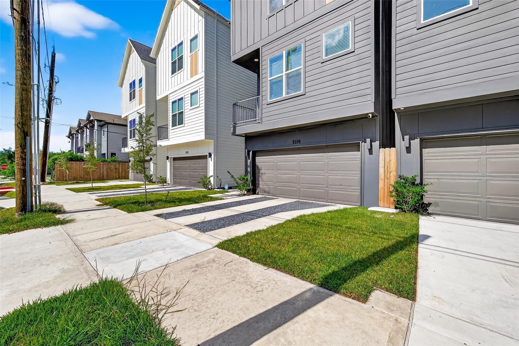 3315 Daphne Street - Photo 2