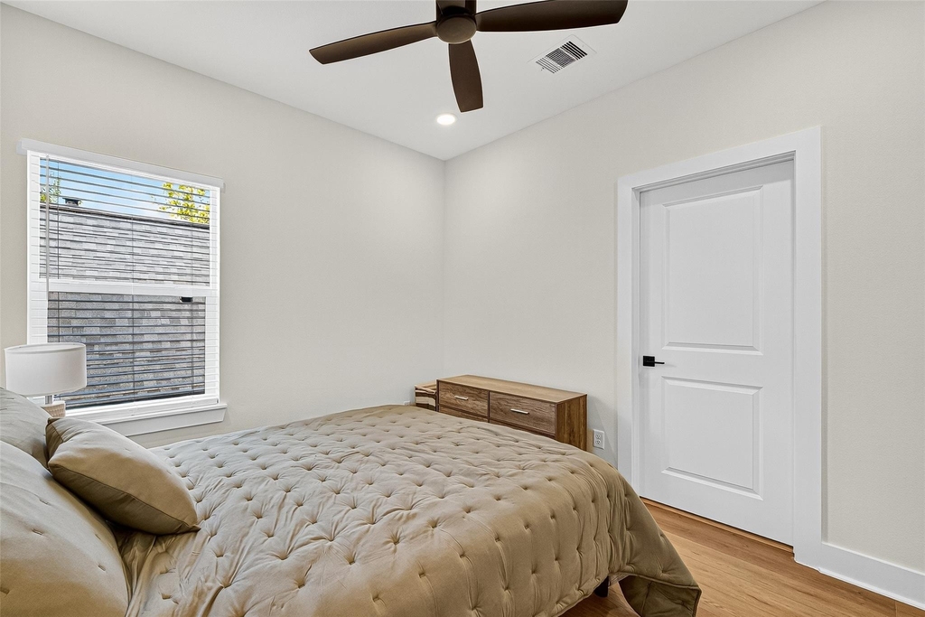3315 Daphne Street - Photo 32