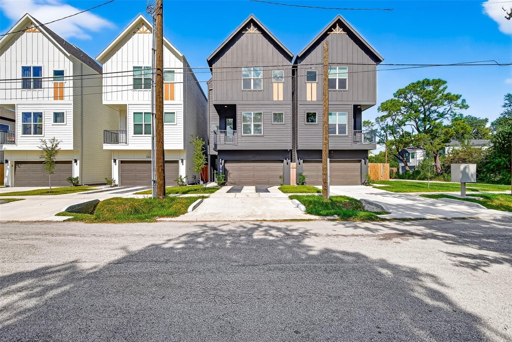 3315 Daphne Street - Photo 0