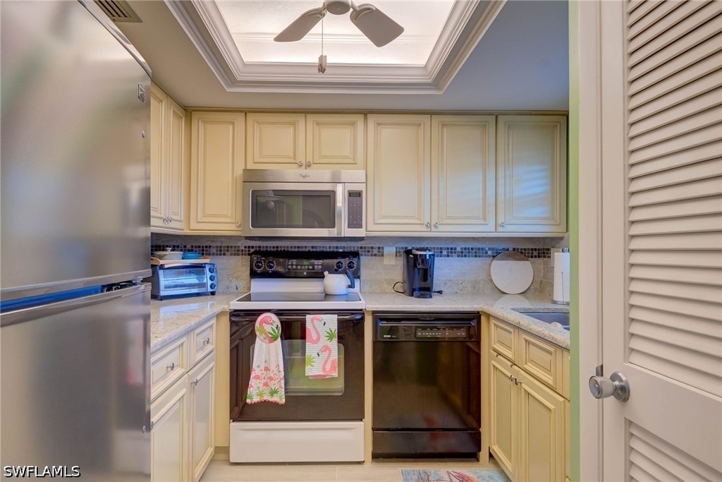 325 Charlemagne Boulevard - Photo 7