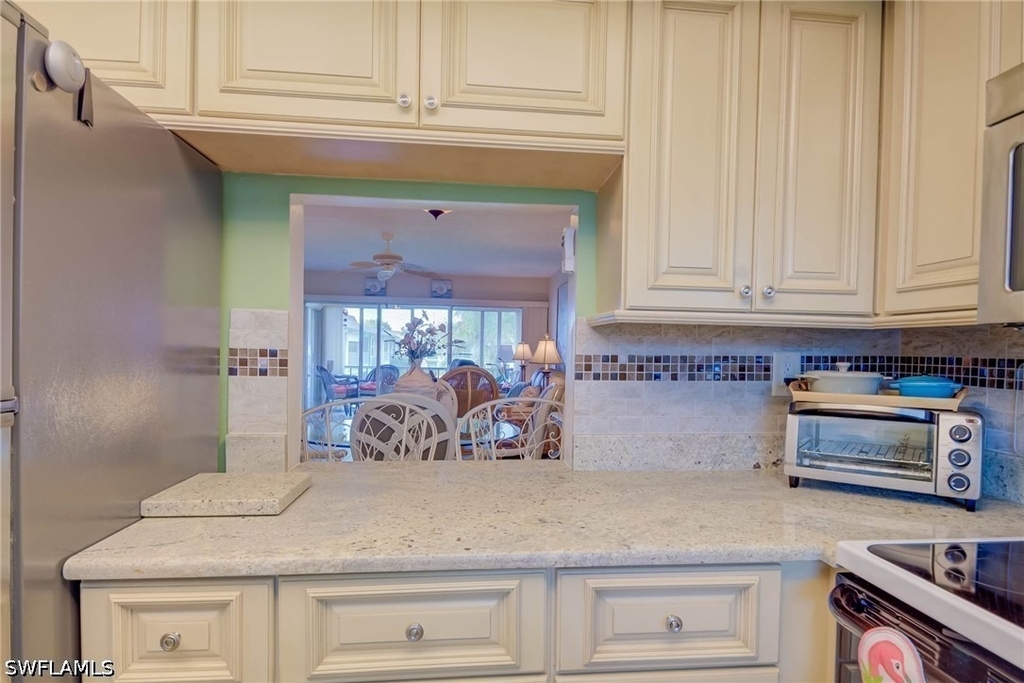 325 Charlemagne Boulevard - Photo 8