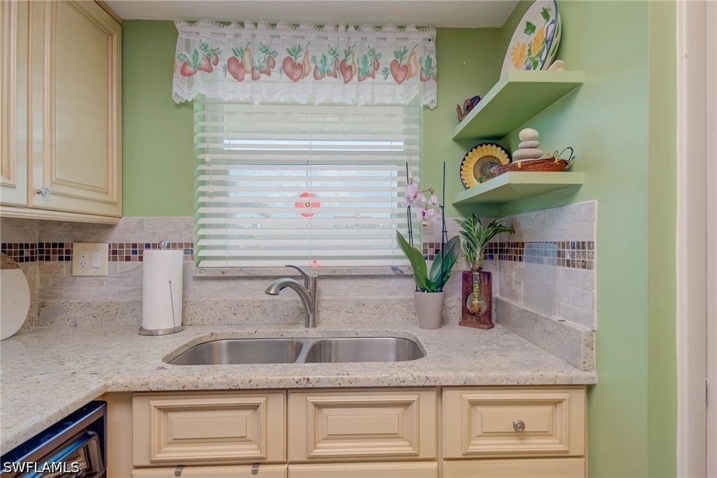 325 Charlemagne Boulevard - Photo 9
