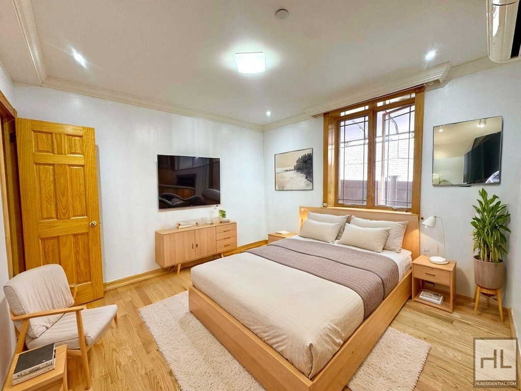 172 Street - Photo 2