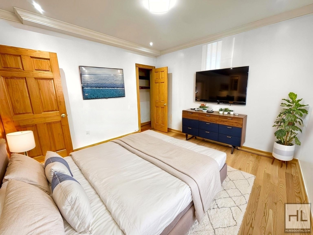 172 Street - Photo 4
