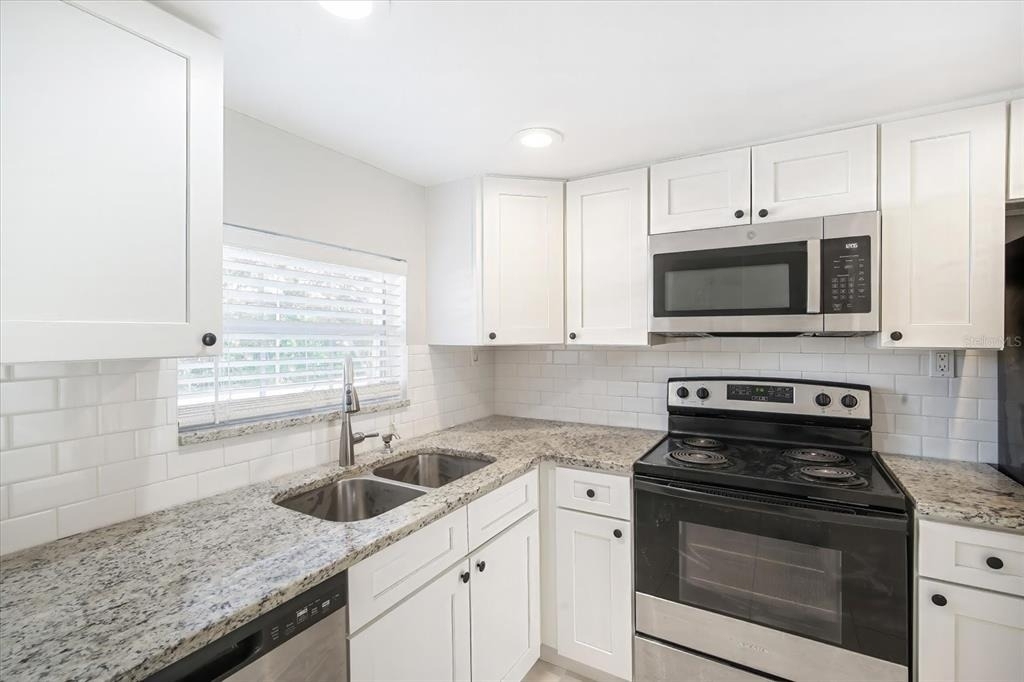 811 Russell Lane - Photo 2