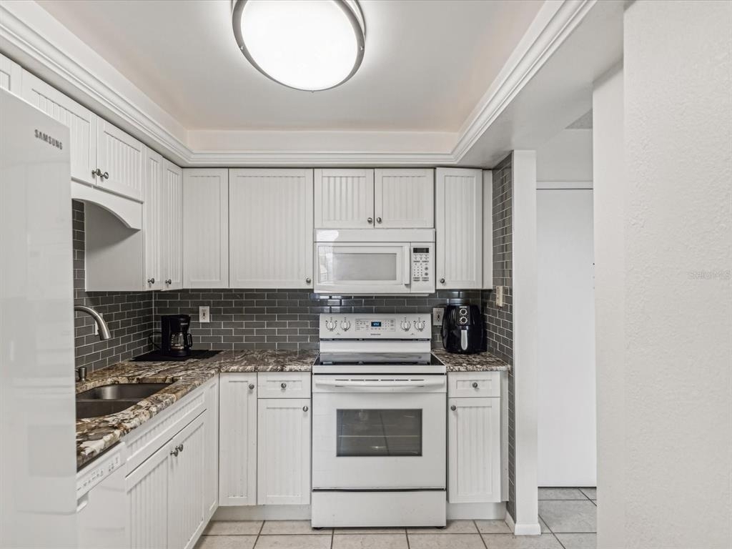 255 Dolphin Point - Photo 7