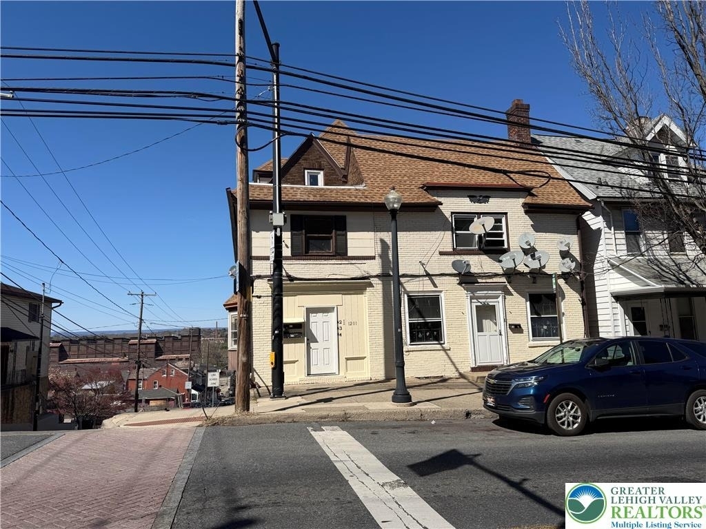 1201 E 4th Street - Photo 0