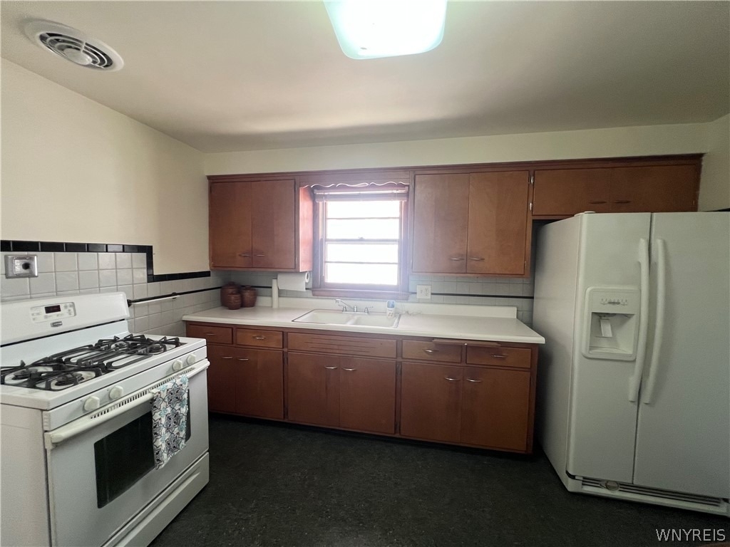 480 W Hazeltine Avenue - Photo 2