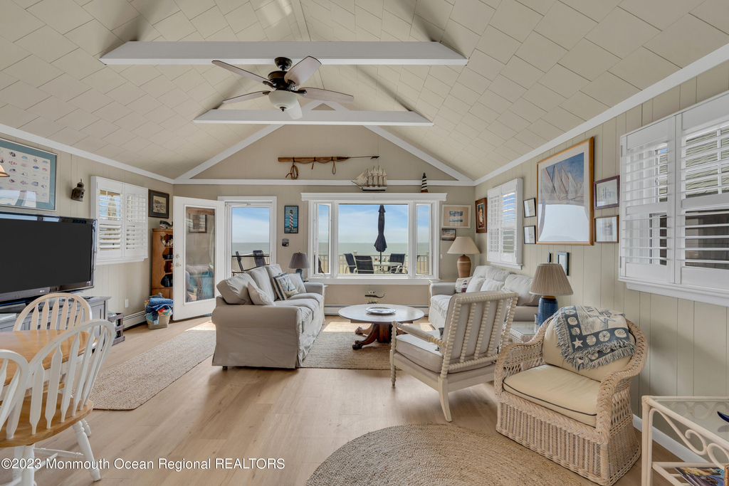 61 Beach Front - Photo 4
