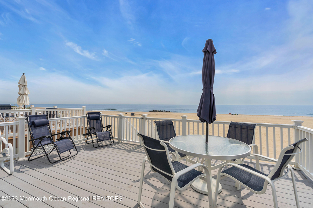 61 Beach Front - Photo 0