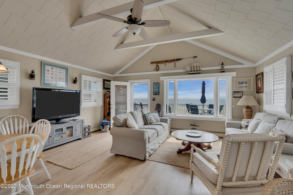 61 Beach Front - Photo 3