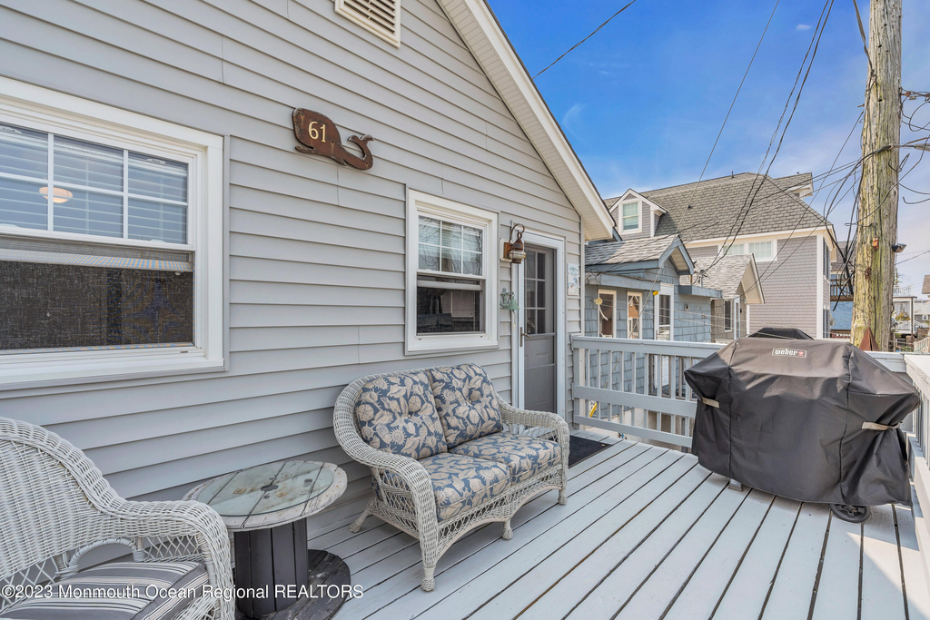 61 Beach Front - Photo 17