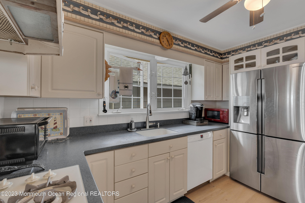 61 Beach Front - Photo 7