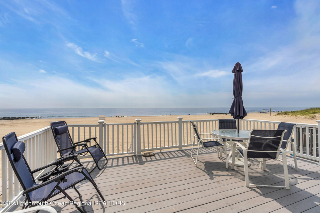 61 Beach Front - Photo 18