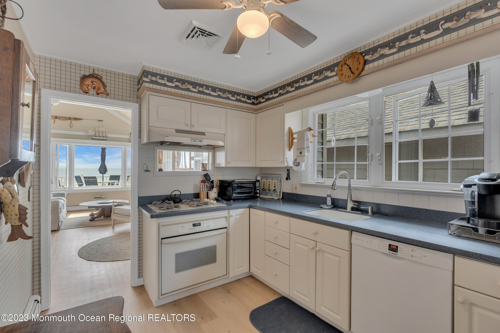 61 Beach Front - Photo 6