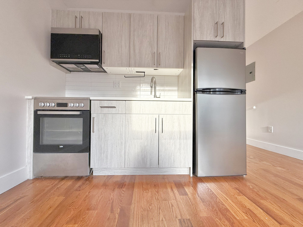 195 Underhill Avenue - Photo 2