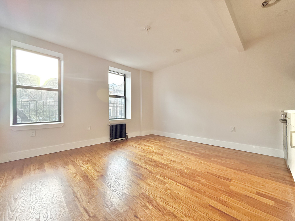 195 Underhill Avenue - Photo 3