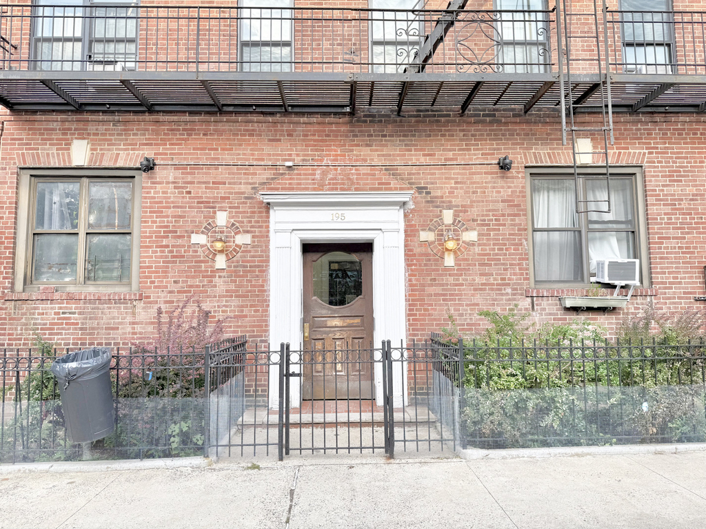 195 Underhill Avenue - Photo 7