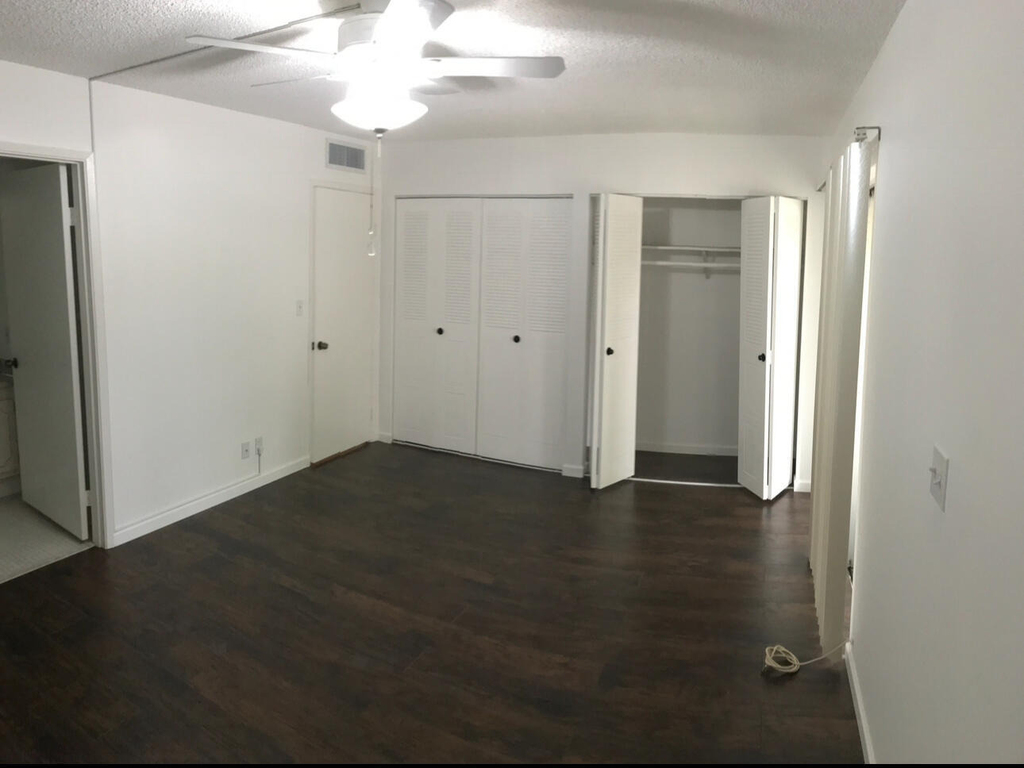 700 Village Green Court - Photo 13