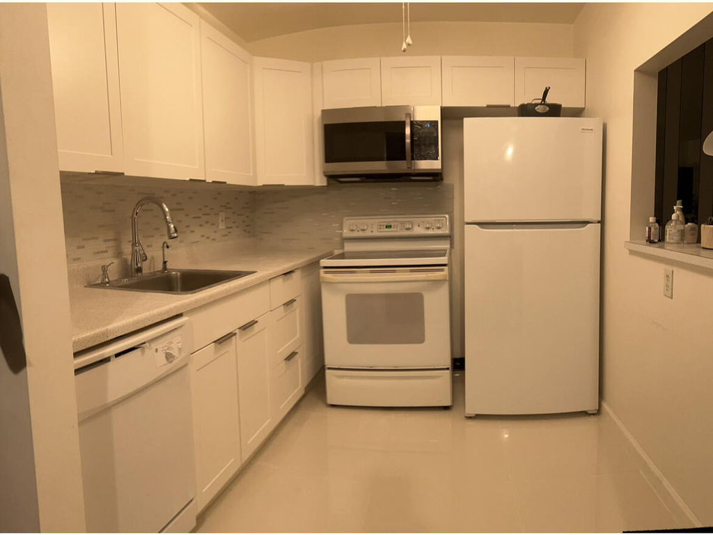 700 Village Green Court - Photo 8