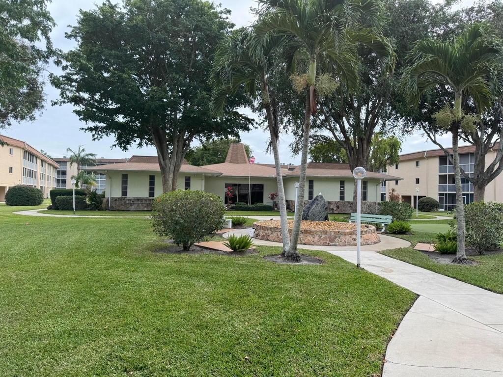 700 Village Green Court - Photo 2