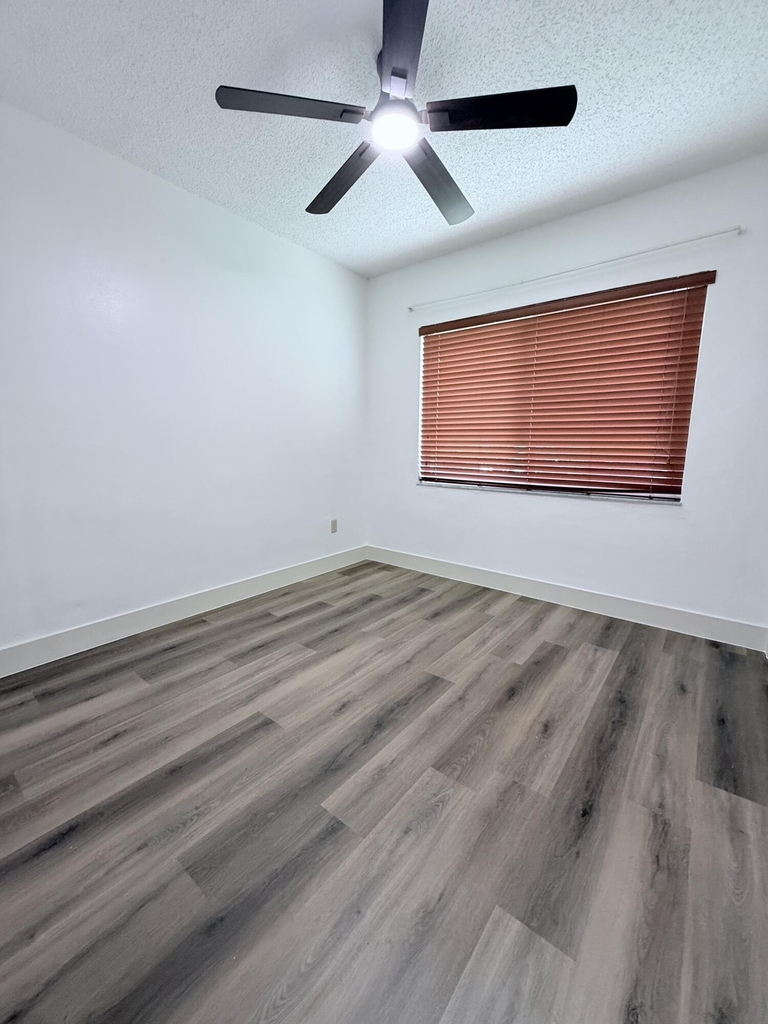 957 W 67th Street - Photo 13