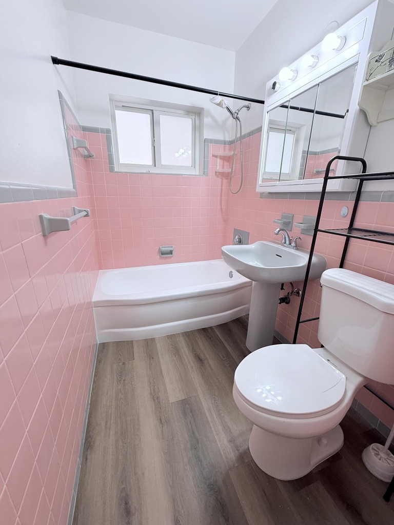 957 W 67th Street - Photo 11