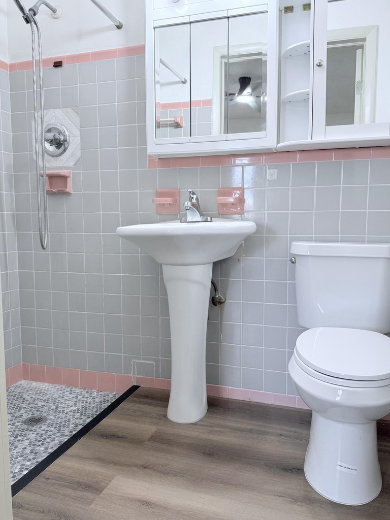 957 W 67th Street - Photo 15