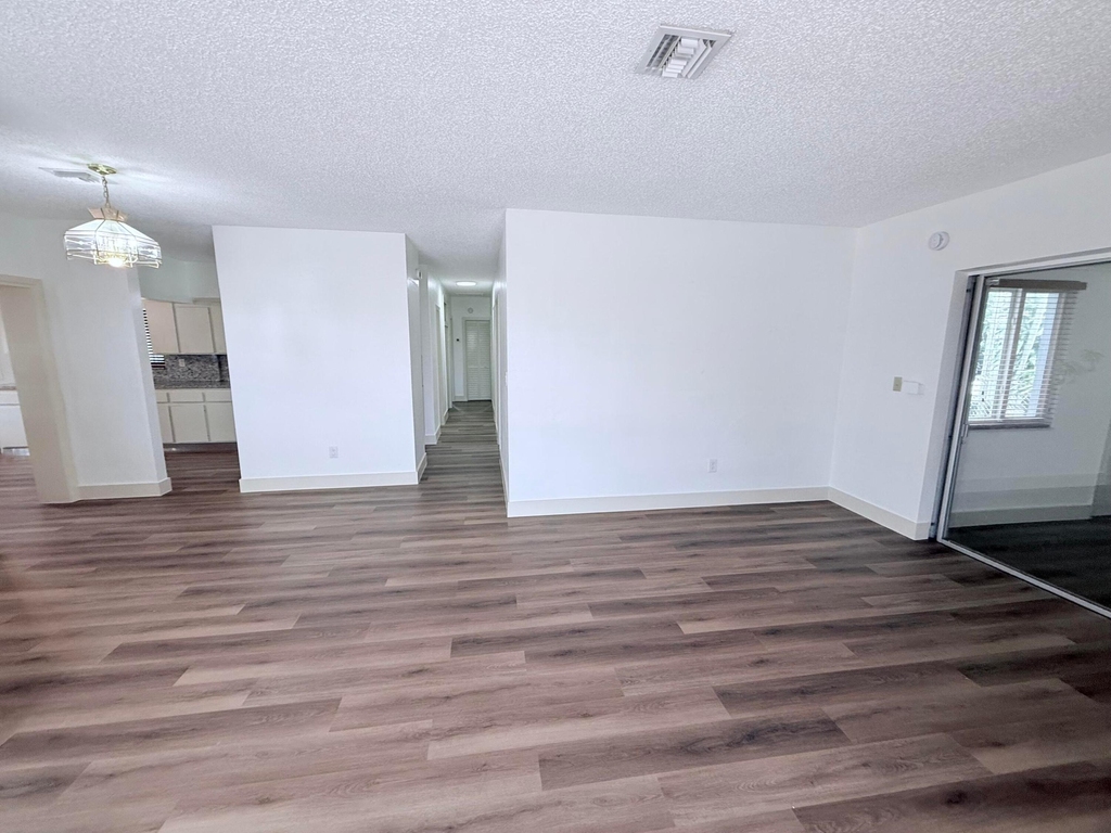 957 W 67th Street - Photo 10