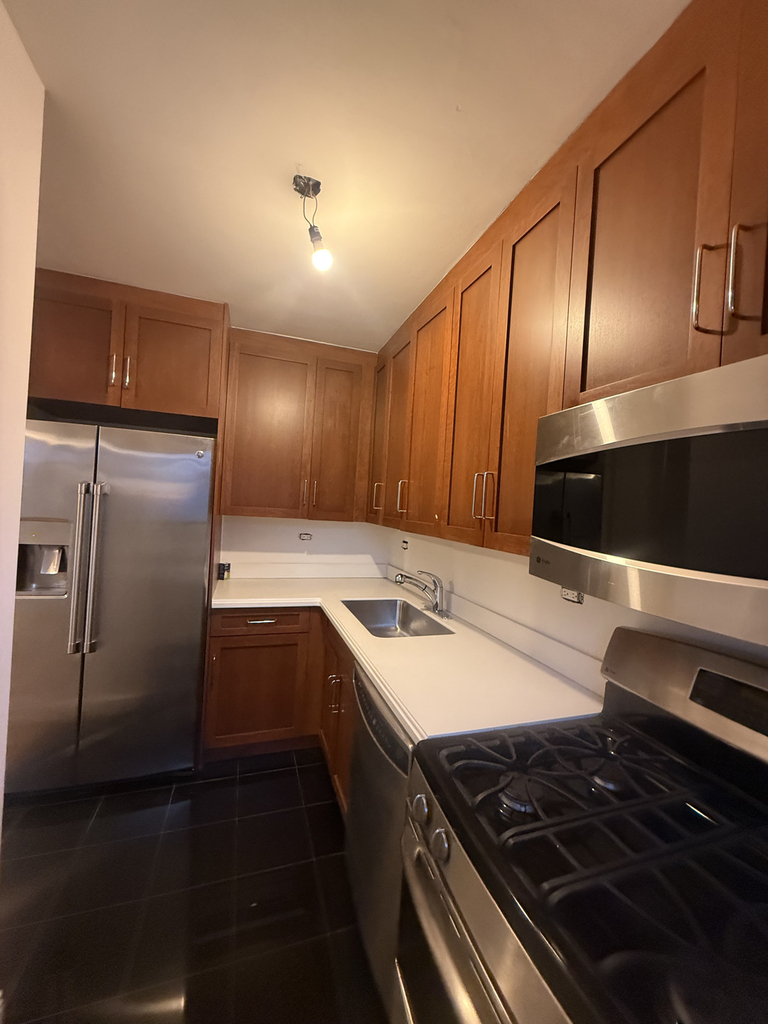 200 East 71st Street - Photo 7