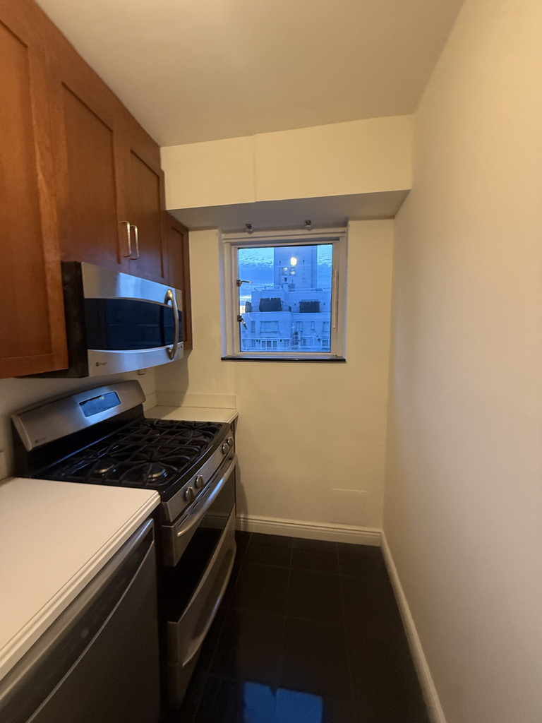 200 East 71st Street - Photo 5