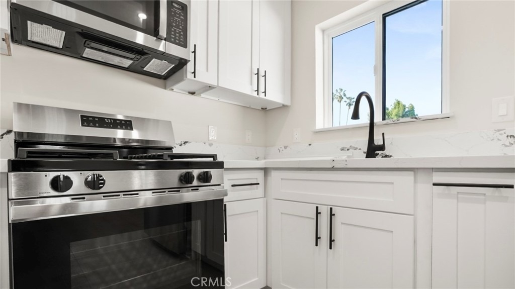 19928 Hatton Street - Photo 4