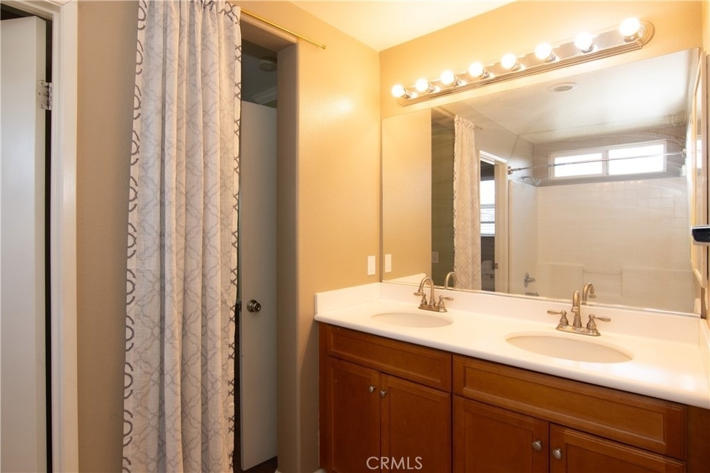 619 W Avenue H13 - Photo 5