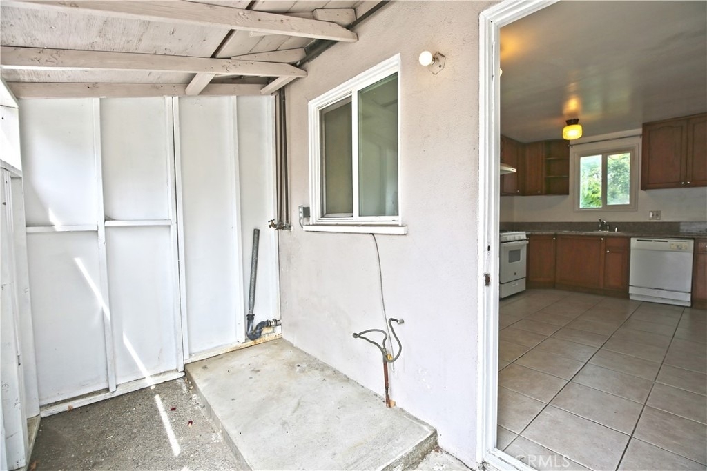 1211 S 10th Avenue - Photo 8