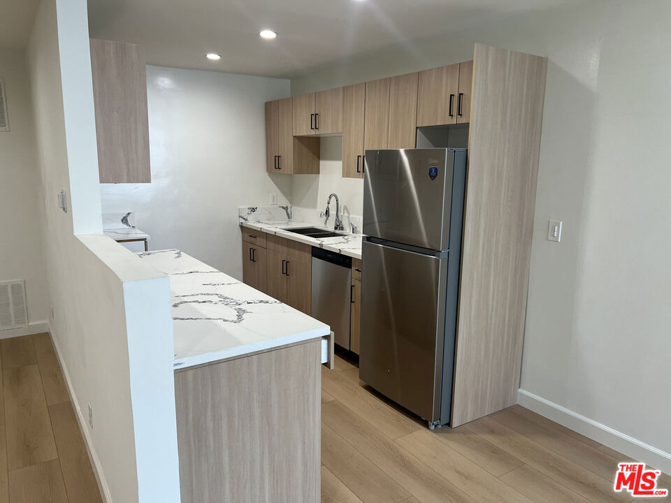 1253 N Hayworth Avenue - Photo 1