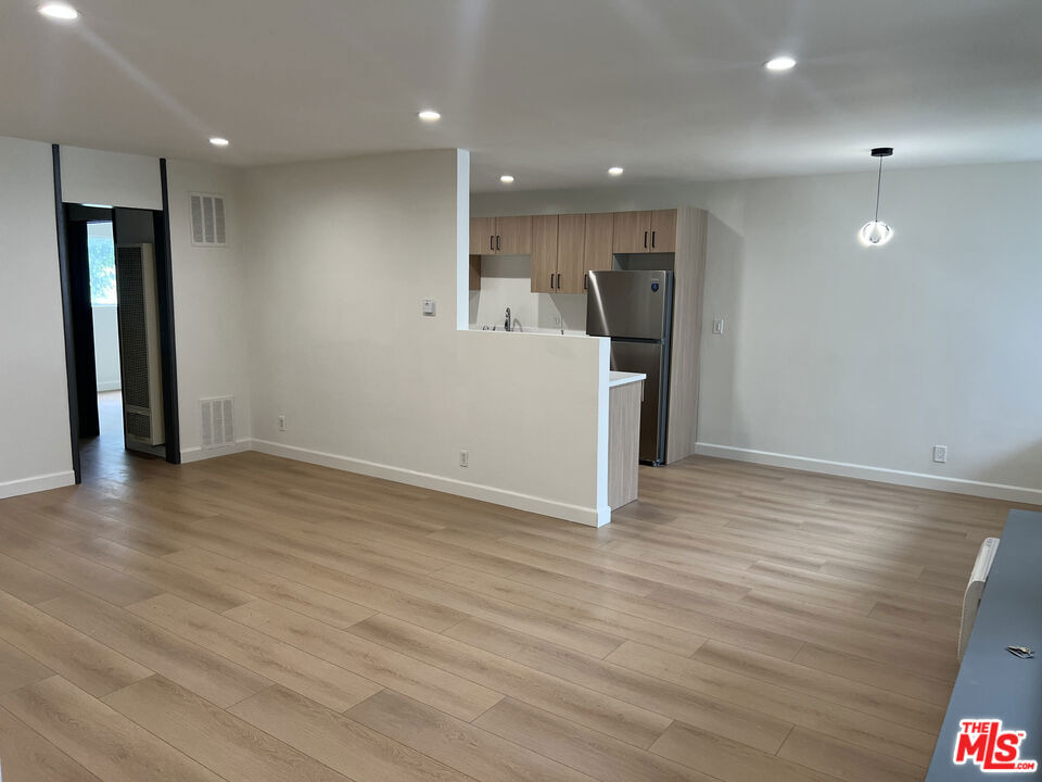 1253 N Hayworth Avenue - Photo 0