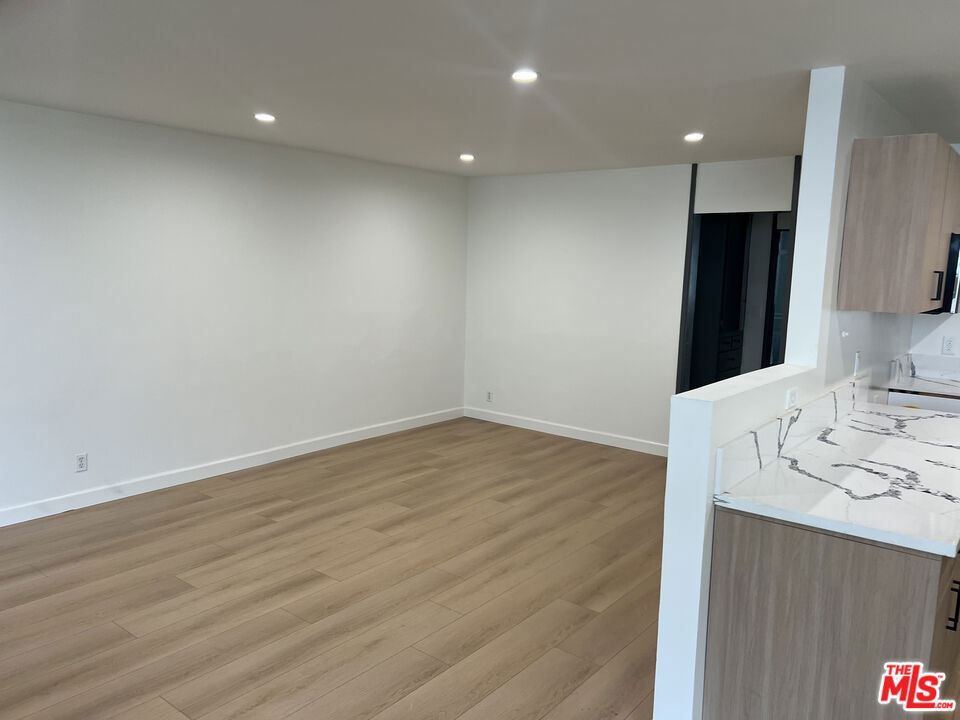 1253 N Hayworth Avenue - Photo 2