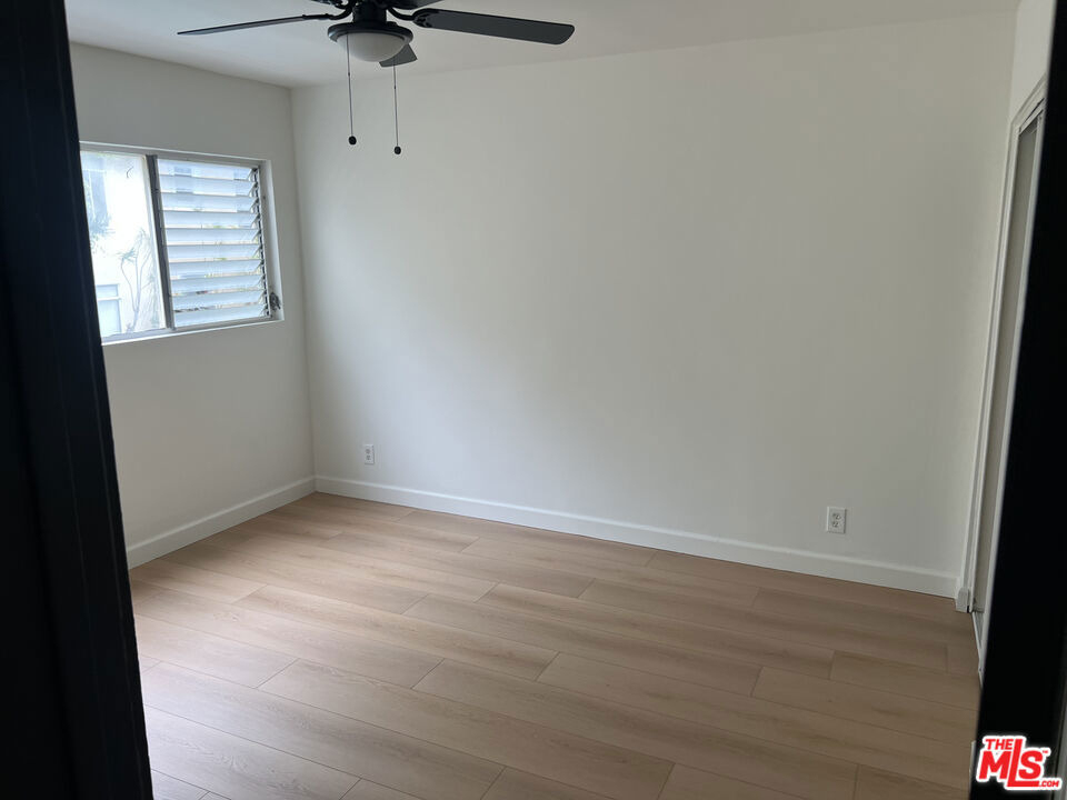 1253 N Hayworth Avenue - Photo 3