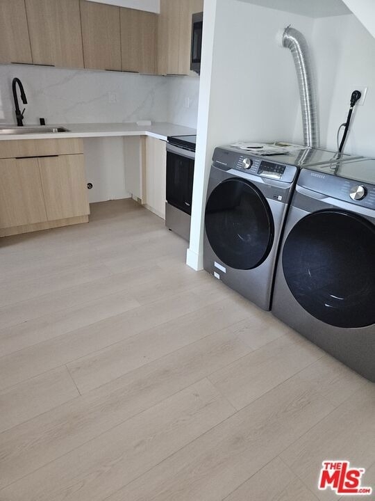 603 W W 46th Street - Photo 3