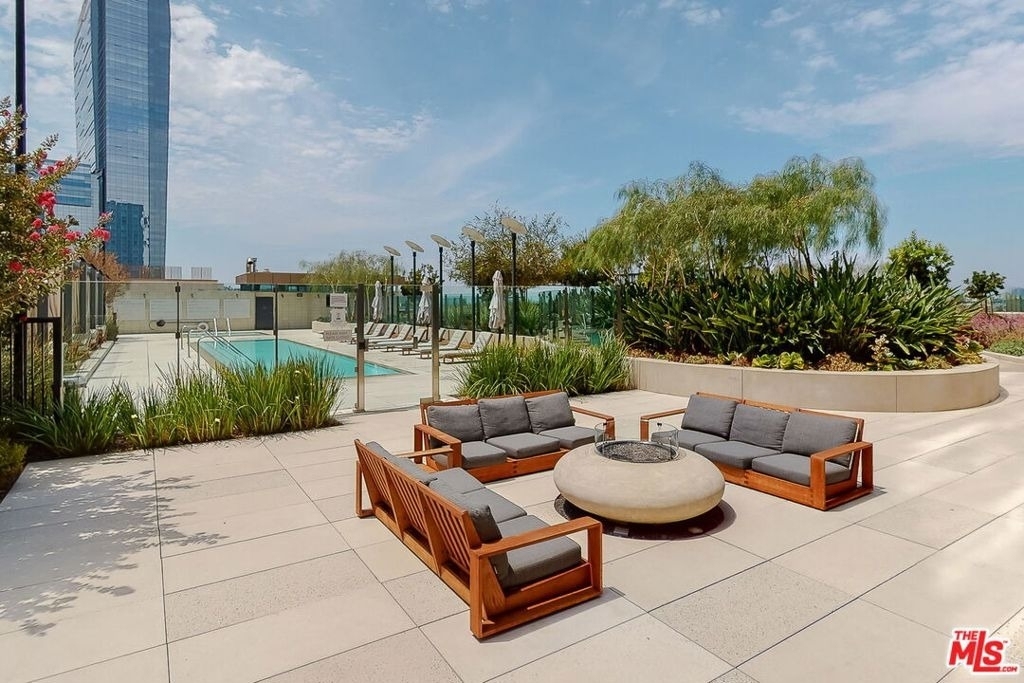 889 Francisco Street - Photo 38
