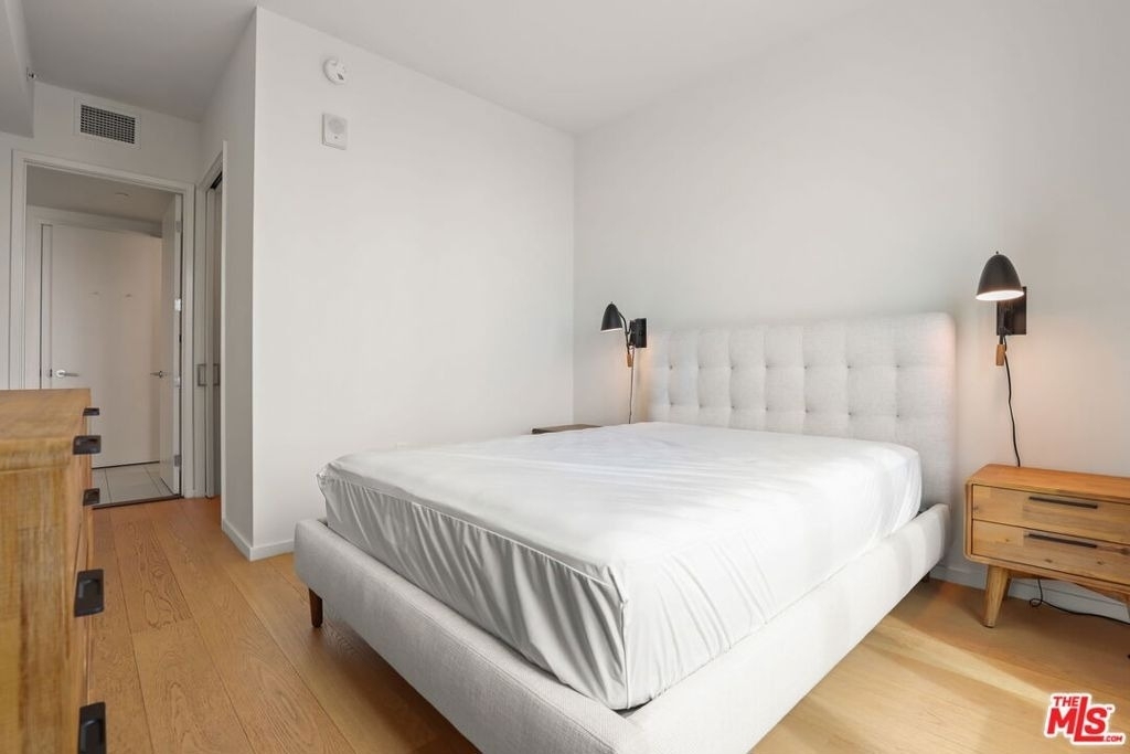 889 Francisco Street - Photo 15