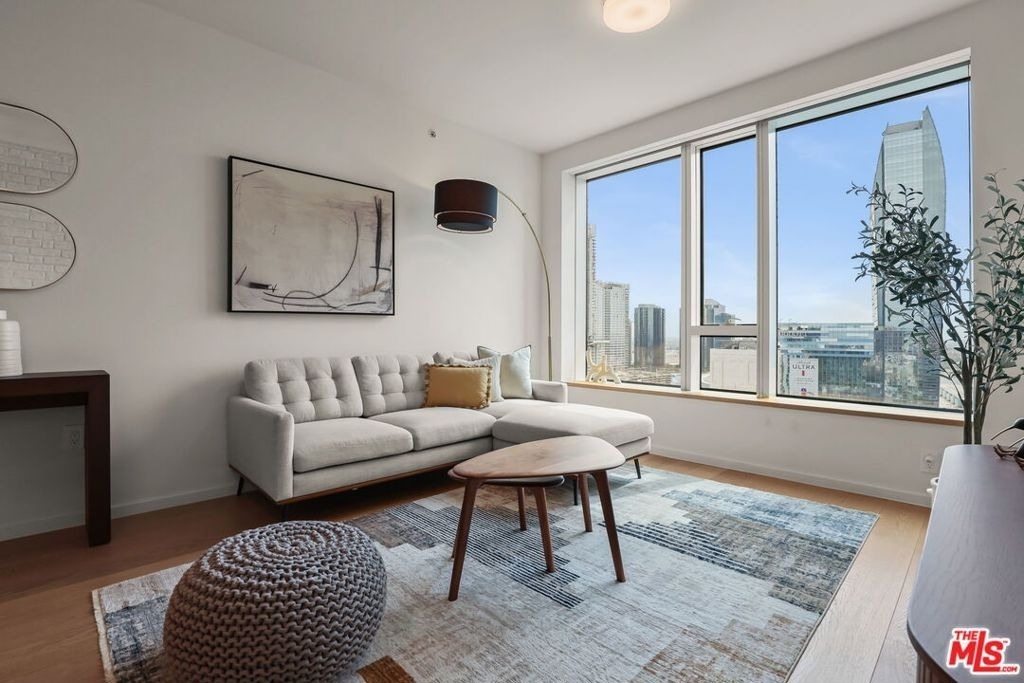889 Francisco Street - Photo 6