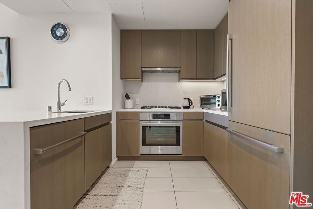 889 Francisco Street - Photo 12