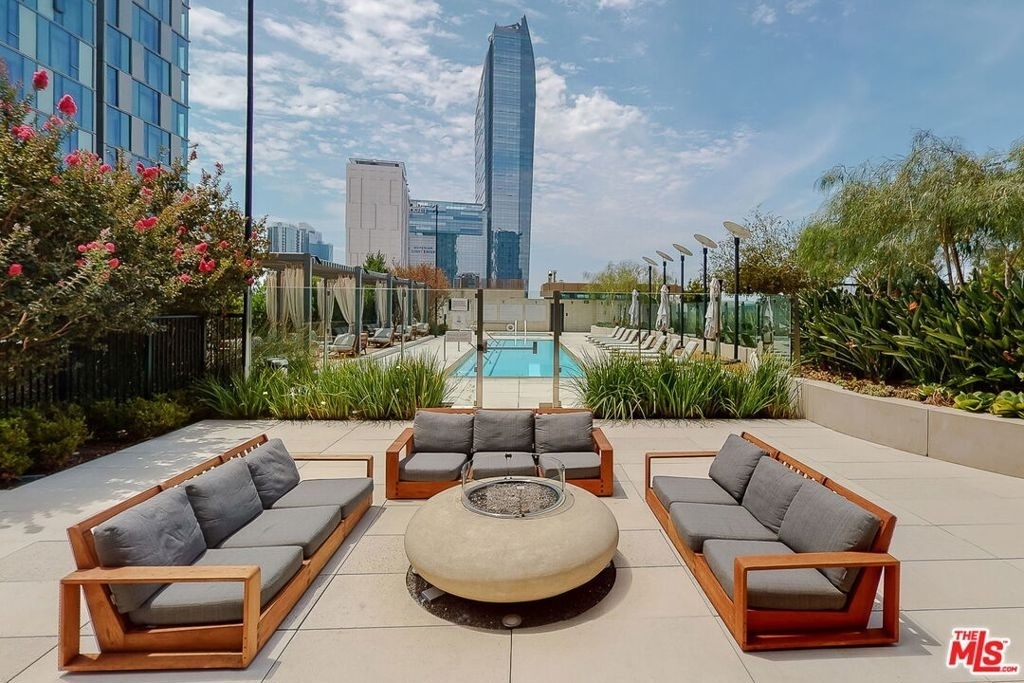 889 Francisco Street - Photo 37