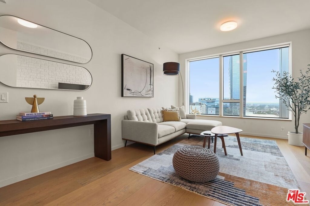 889 Francisco Street - Photo 5