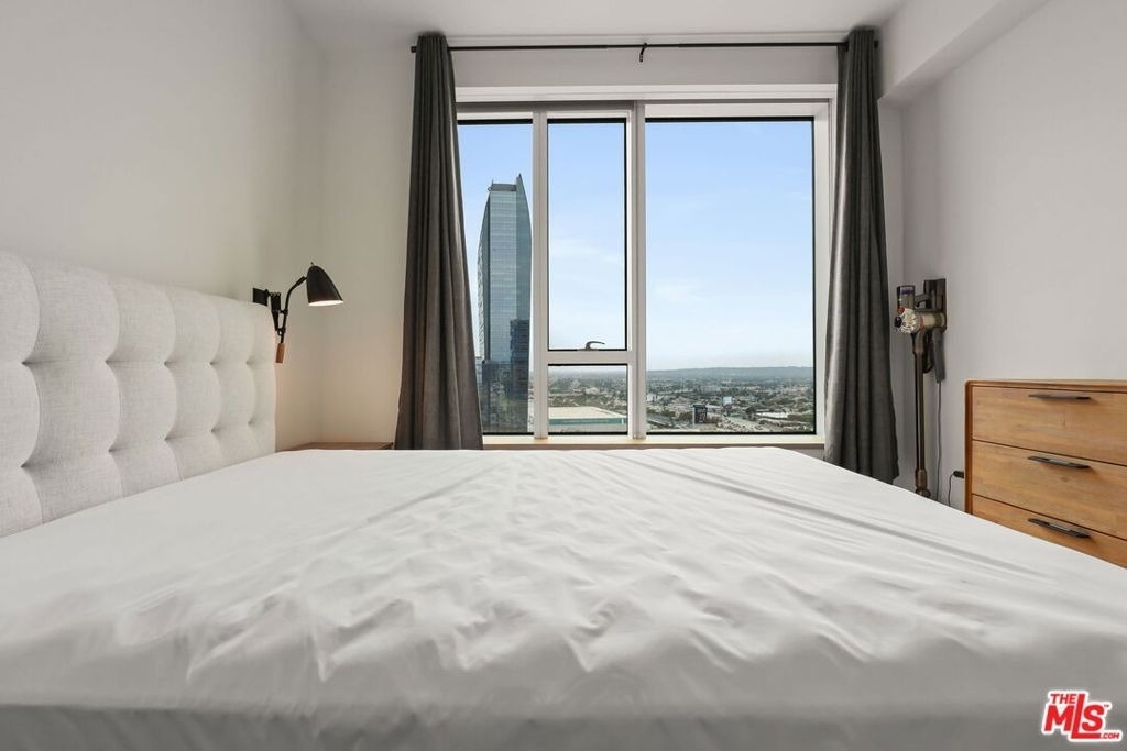889 Francisco Street - Photo 14